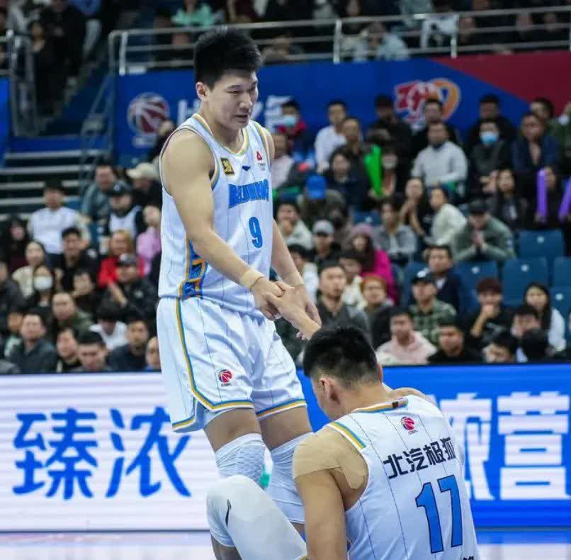 沙尔克客场失利，排名继续下滑！的简单介绍