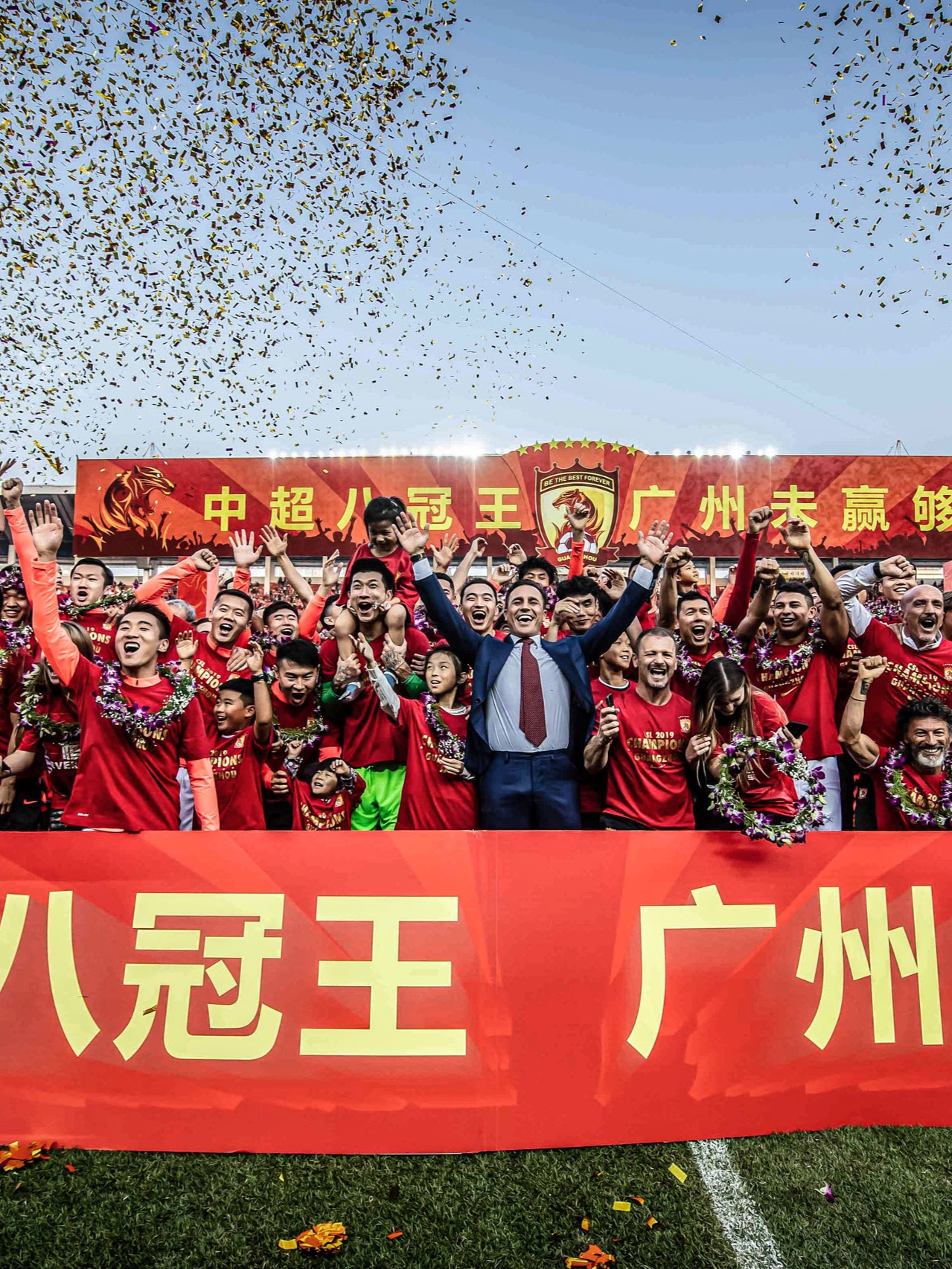 关于广西男篮战胜广州队，球队士气飙升胜利欢呼的信息